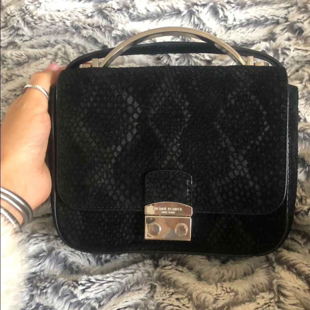 Hendrix Bendel - Picture 3 of 8